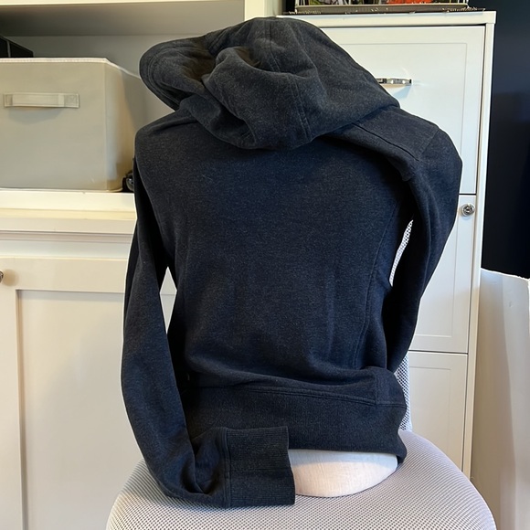 Lululemon Navy Zip Up Hoodie- Size 4 - Picture 2 of 3
